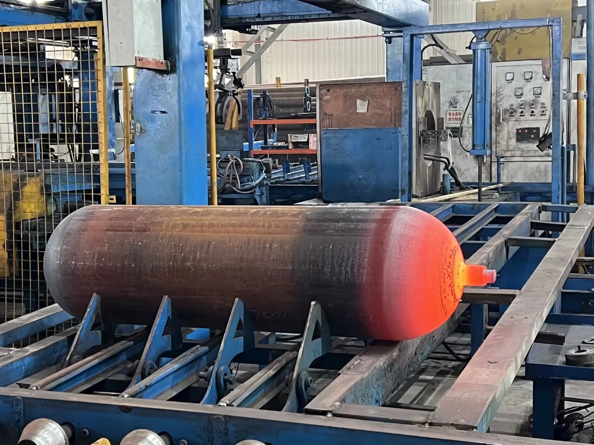 CNG cylinder production (1) CNG cylinder production (1)